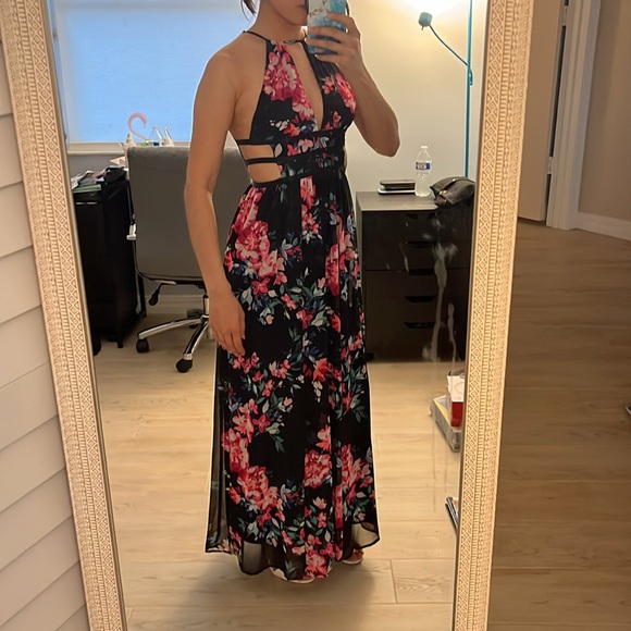 FLORAL PLUNGE STRAPPY SIDE CUT OUT MAXI DRESS - Picture 2 of 4